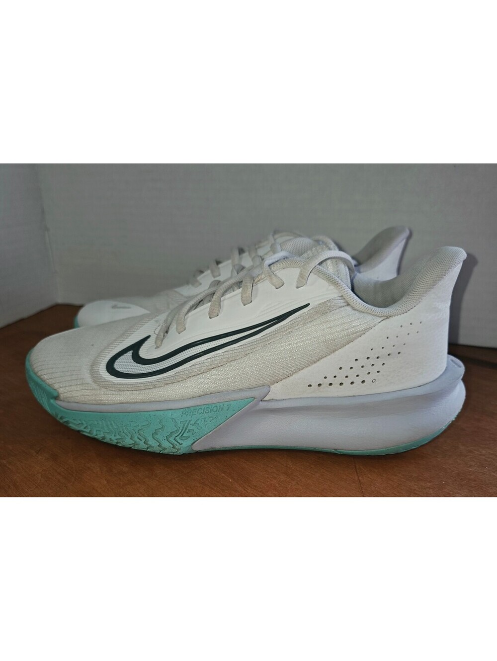 Nike Precision 7 men's basketball shoe size 7.5